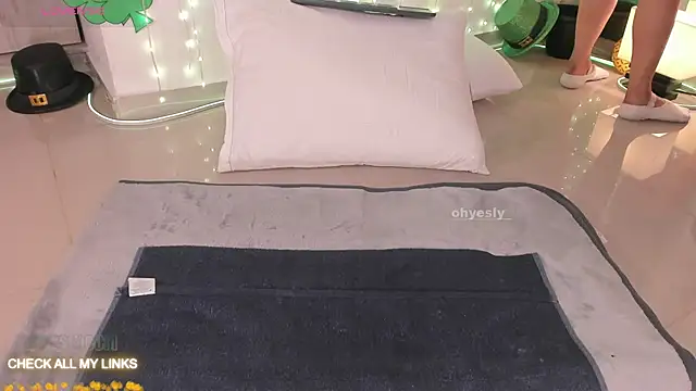 ohyesly  online show from 4, 3, 2026