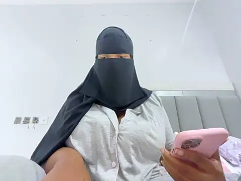 Snapshot of Submissive_Arab chatting on 7, 2, 2025 Submissive Arab online show from 7, 2, 2025