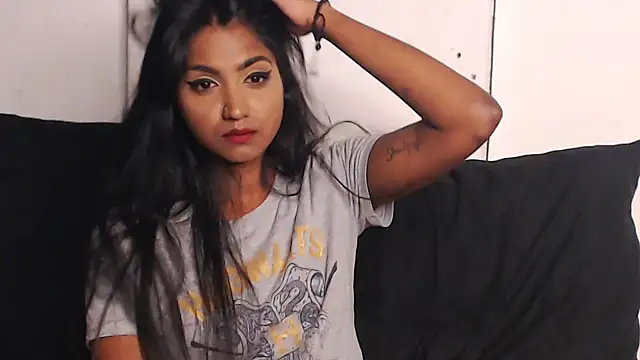 Delilah Blazee online show from 18, 2, 2025