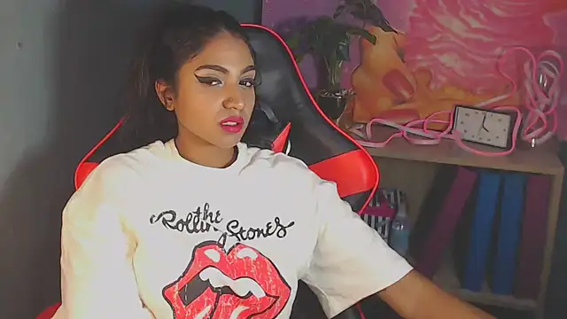 Delilah Blazee online show from 17, 3, 2025