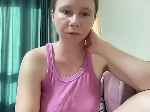 SweetLucy96 online show from 27, 10, 2025