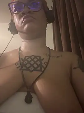 nickytheehawtie online show from 14, 4, 2026