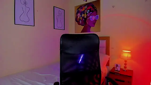 Snapshot of AitanaBrown_ chatting on 19, 10, 2025 AitanaBrown online show from 19, 10, 2025