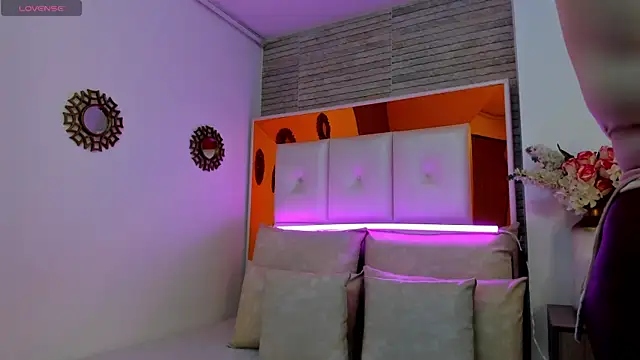 ShaniaBrownn online show from 5, 2, 2025