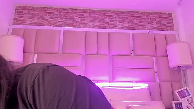 ShaniaBrownn online show from 28, 2, 2026