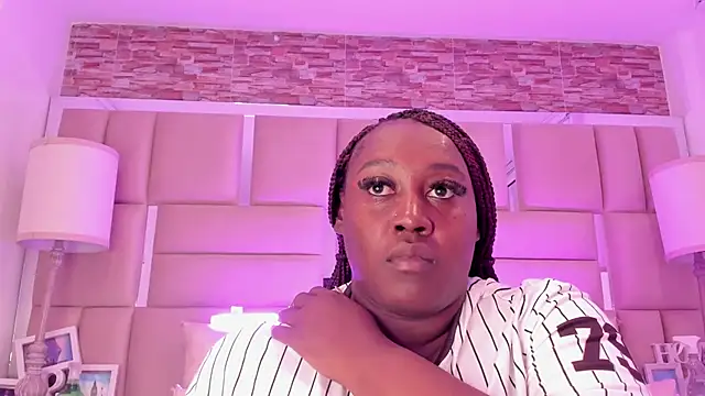 ShaniaBrownn online show from 15, 5, 2026