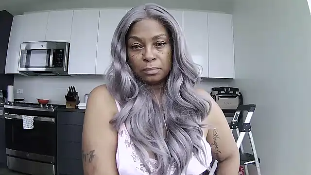 Snapshot of MSweetLindaParks chatting on 7, 7, 2026 MSweetLindaParks online show from 7, 7, 2026