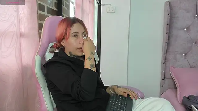 Snapshot of KatherineLans chatting on 12, 7, 2026 KatherineLans online show from 12, 7, 2026