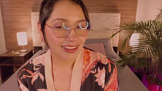 LauraRuiz1 online show from 10, 7, 2026