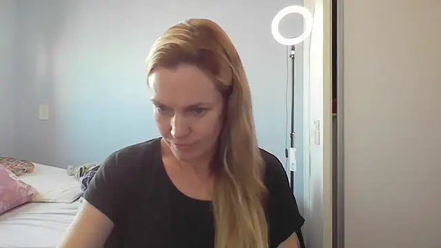 Annylove1 online show from 13, 4, 2026