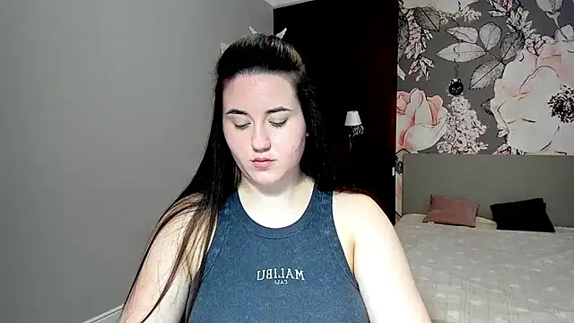 Roxie Bradley online show from 19, 2, 2026