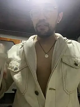 Im sophiie online show from 10, 2, 2025