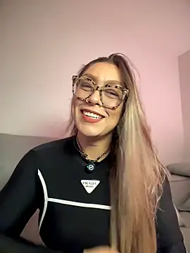 Im sophiie online show from 6, 6, 2026