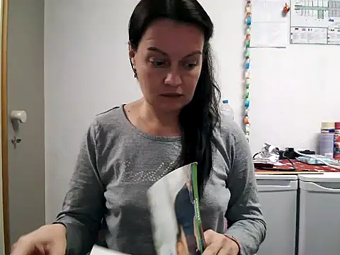 LoveNBloom online show from 8, 1, 2025