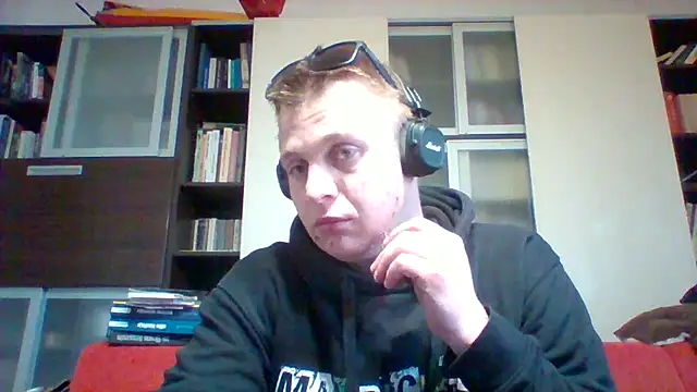 Snapshot of Matttthees chatting on 15, 12, 2024 Matttthees online show from 15, 12, 2024