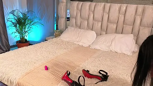 Miaparkerss  online show from 25, 9, 2025