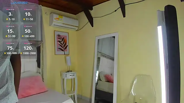 Snapshot of AlmaSean chatting on 2, 2, 2025 AlmaSean online show from 2, 2, 2025