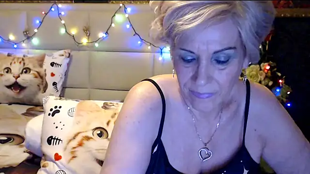 Snapshot of HappyWomanOn chatting on 1, 2, 2025 HappyWomanOn online show from 1, 2, 2025