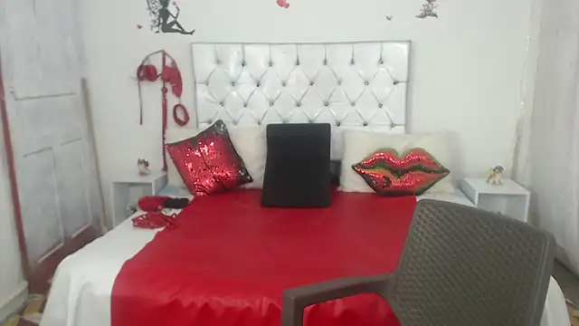 Sweetbigcatt online show from 12, 4, 2026