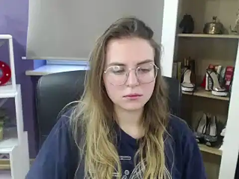 Zoey Erotic online show from 2, 1, 2025