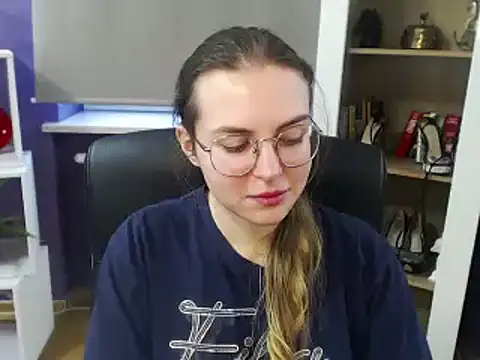 Zoey Erotic online show from 3, 1, 2025