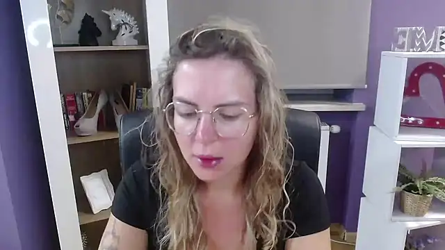 Zoey Erotic online show from 22, 9, 2025