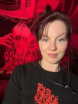 Snapshot of courtneyoccult chatting on 15, 10, 2025 courtneyoccult online show from 15, 10, 2025