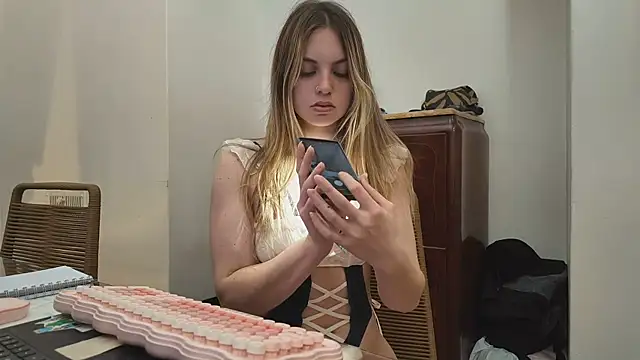 Elnonoykeila77 online show from 13, 6, 2026