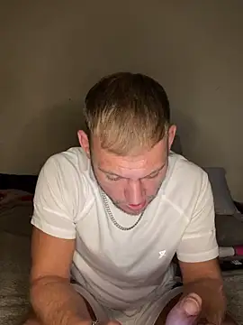 Snapshot of Weestud94 chatting on 2, 10, 2025 Weestud94 online show from 2, 10, 2025