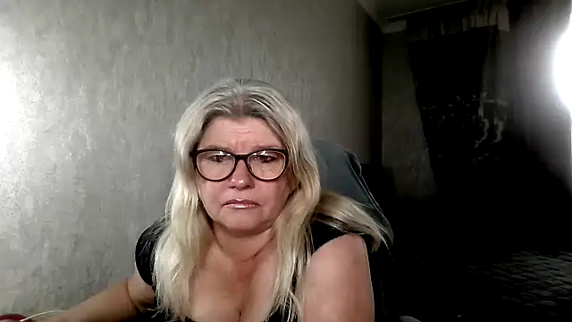 Snapshot of Diana_49 chatting on 22, 4, 2026 Diana 49 online show from 22, 4, 2026