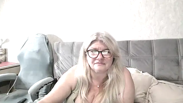 Snapshot of Diana_49 chatting on 5, 5, 2026 Diana 49 online show from 5, 5, 2026