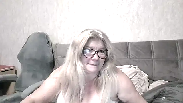 Snapshot of Diana_49 chatting on 7, 5, 2026 Diana 49 online show from 7, 5, 2026