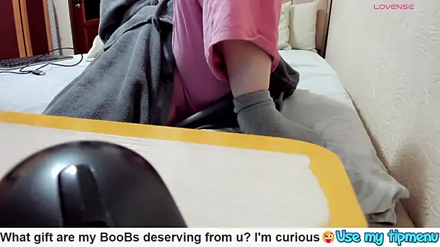 Snapshot of BustyMarina chatting on 8, 10, 2025 BustyMarina online show from 8, 10, 2025