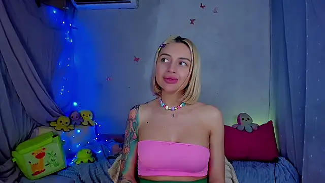 Snapshot of LickLizzy chatting on 28, 4, 2026 LickLizzy online show from 28, 4, 2026