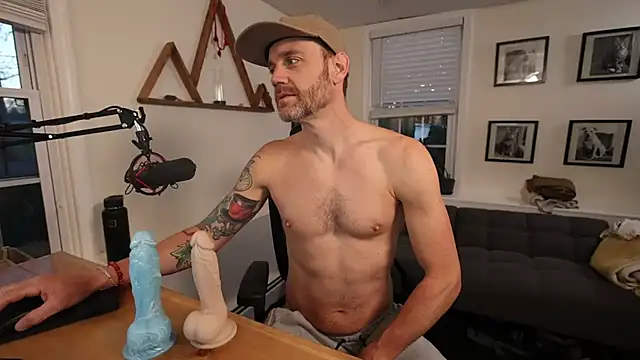 Snapshot of BradBronton chatting on 8, 4, 2026 BradBronton online show from 8, 4, 2026