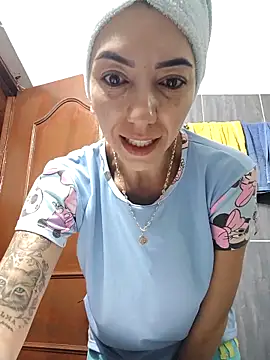 LunaZambrano online show from 6, 2, 2026