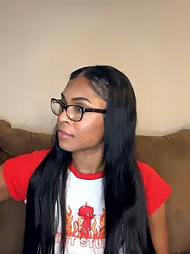 Snapshot of CandyLuxxxx chatting on 5, 12, 2024 CandyLuxxxx online show from 5, 12, 2024