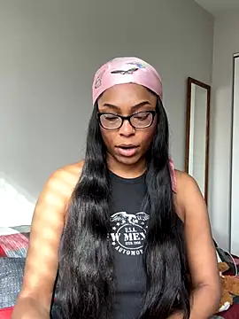 Snapshot of CandyLuxxxx chatting on 7, 12, 2024 CandyLuxxxx online show from 7, 12, 2024