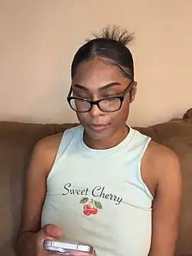 Snapshot of CandyLuxxxx chatting on 10, 12, 2024 CandyLuxxxx online show from 10, 12, 2024