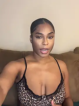 Snapshot of CandyLuxxxx chatting on 11, 12, 2024 CandyLuxxxx online show from 11, 12, 2024