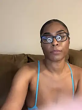 Snapshot of CandyLuxxxx chatting on 14, 12, 2024 CandyLuxxxx online show from 14, 12, 2024