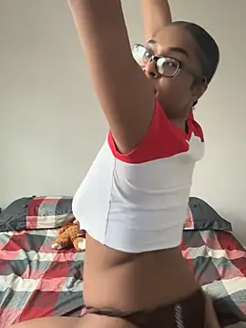 Snapshot of CandyLuxxxx chatting on 27, 12, 2024 CandyLuxxxx online show from 27, 12, 2024