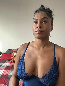 Snapshot of CandyLuxxxx chatting on 7, 1, 2025 CandyLuxxxx online show from 7, 1, 2025