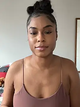 Snapshot of CandyLuxxxx chatting on 8, 1, 2025 CandyLuxxxx online show from 8, 1, 2025