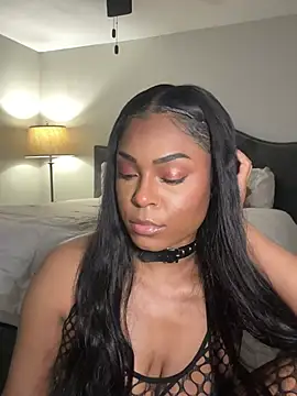 Snapshot of CandyLuxxxx chatting on 2, 2, 2025 CandyLuxxxx online show from 2, 2, 2025