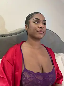 Snapshot of CandyLuxxxx chatting on 28, 2, 2025 CandyLuxxxx online show from 28, 2, 2025
