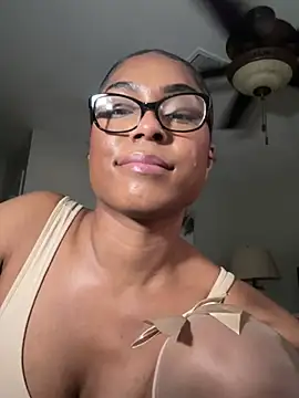 Snapshot of CandyLuxxxx chatting on 1, 3, 2025 CandyLuxxxx online show from 1, 3, 2025