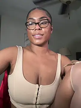 Snapshot of CandyLuxxxx chatting on 1, 3, 2025 CandyLuxxxx online show from 1, 3, 2025