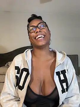 Snapshot of CandyLuxxxx chatting on 9, 3, 2025 CandyLuxxxx online show from 9, 3, 2025