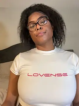 Snapshot of CandyLuxxxx chatting on 13, 3, 2025 CandyLuxxxx online show from 13, 3, 2025